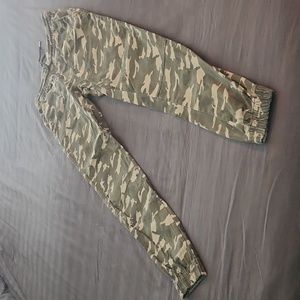 Mens Rumors camo print pants, size Medium